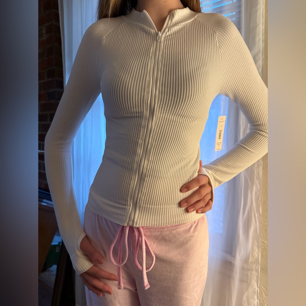 New with tags! Justify athletic wear. Size medium.